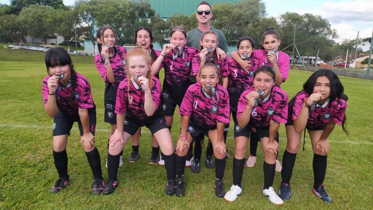 Jogos da Criança e Juventude de Rio Negro definem medalhistas no futebol feminino