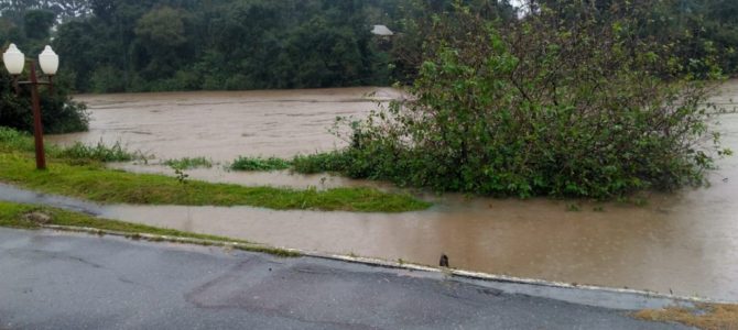 Prefeitura de Rio Negro e Universidade Positivo firmam parceria visando minimizar enchentes