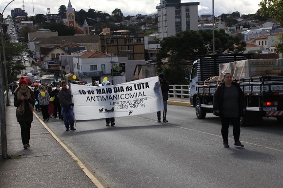 Passeata em RioMafra lembra o mês da Luta Antimanicomial