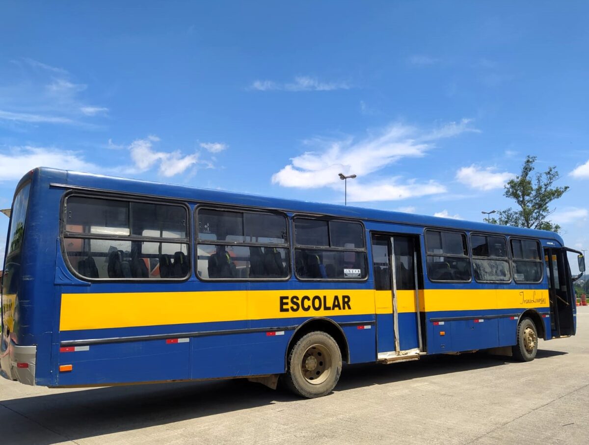 PRF apreende ônibus do Transporte Escolar de Mafra com suspeita de documentação falsa